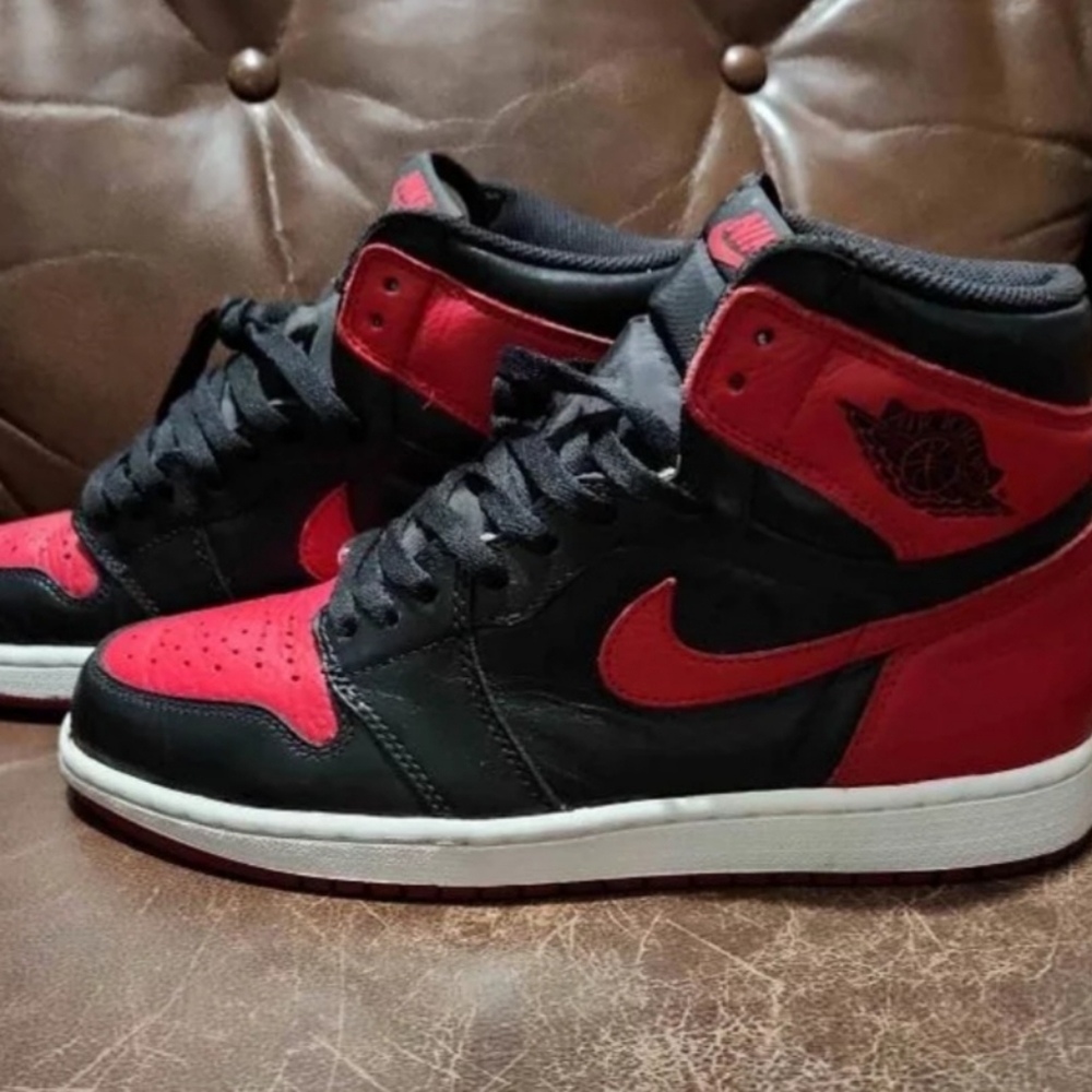 Mens Jordan 1 high 2016 "banned"/ bred, size 9.5 excellent condition.